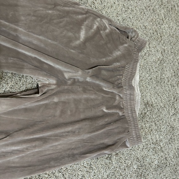 Victoria's Secret TRACKSUIT SET Crew neck & jogger pants VELOUR Size M Beige - Picture 6 of 15